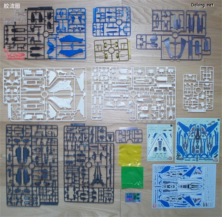 万代超时空要塞系列拼装模型 1比72 VF-31J 齐格弗里德(疾风机) - 图片